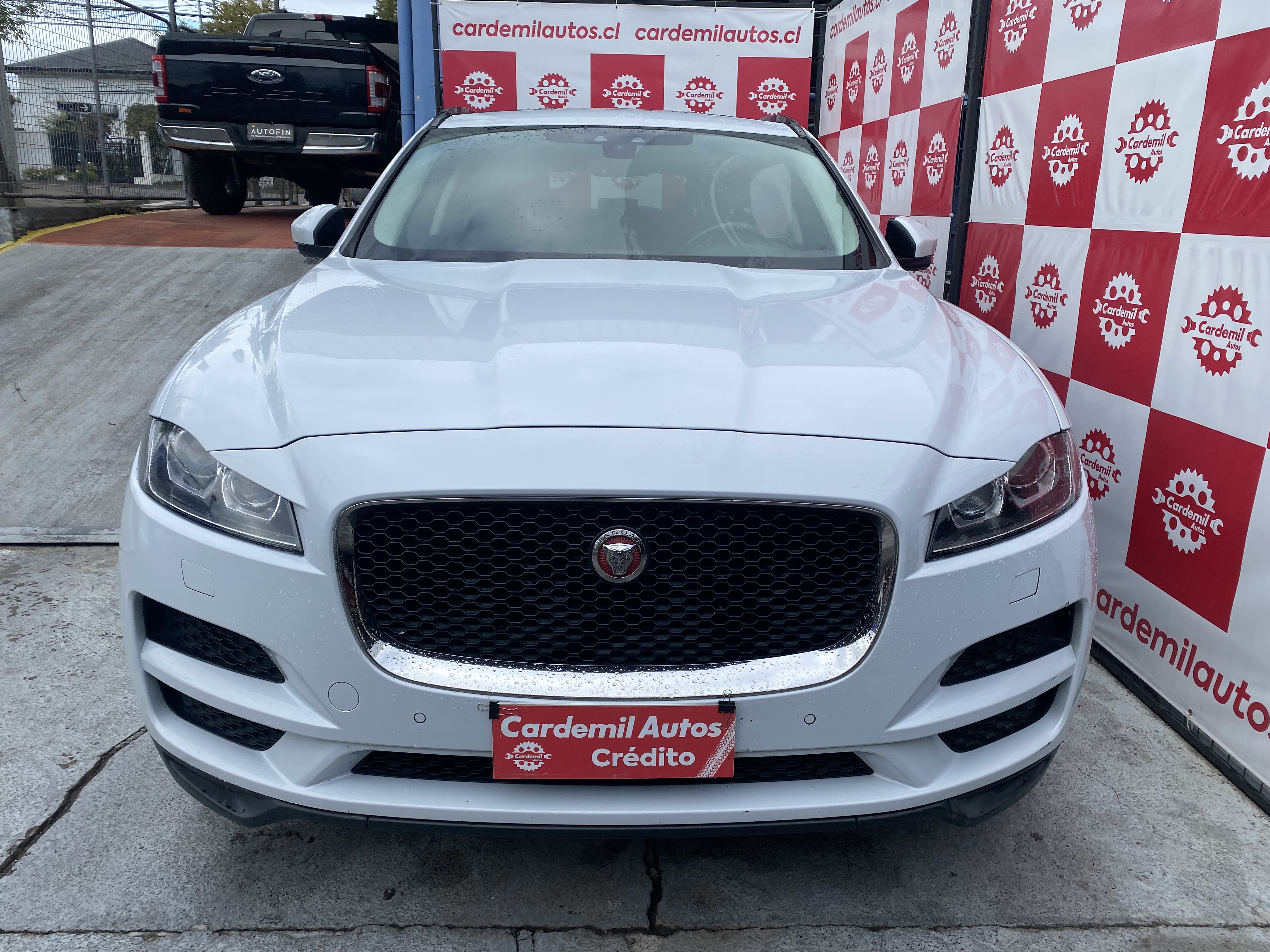 1JAGUAR F-PACE...