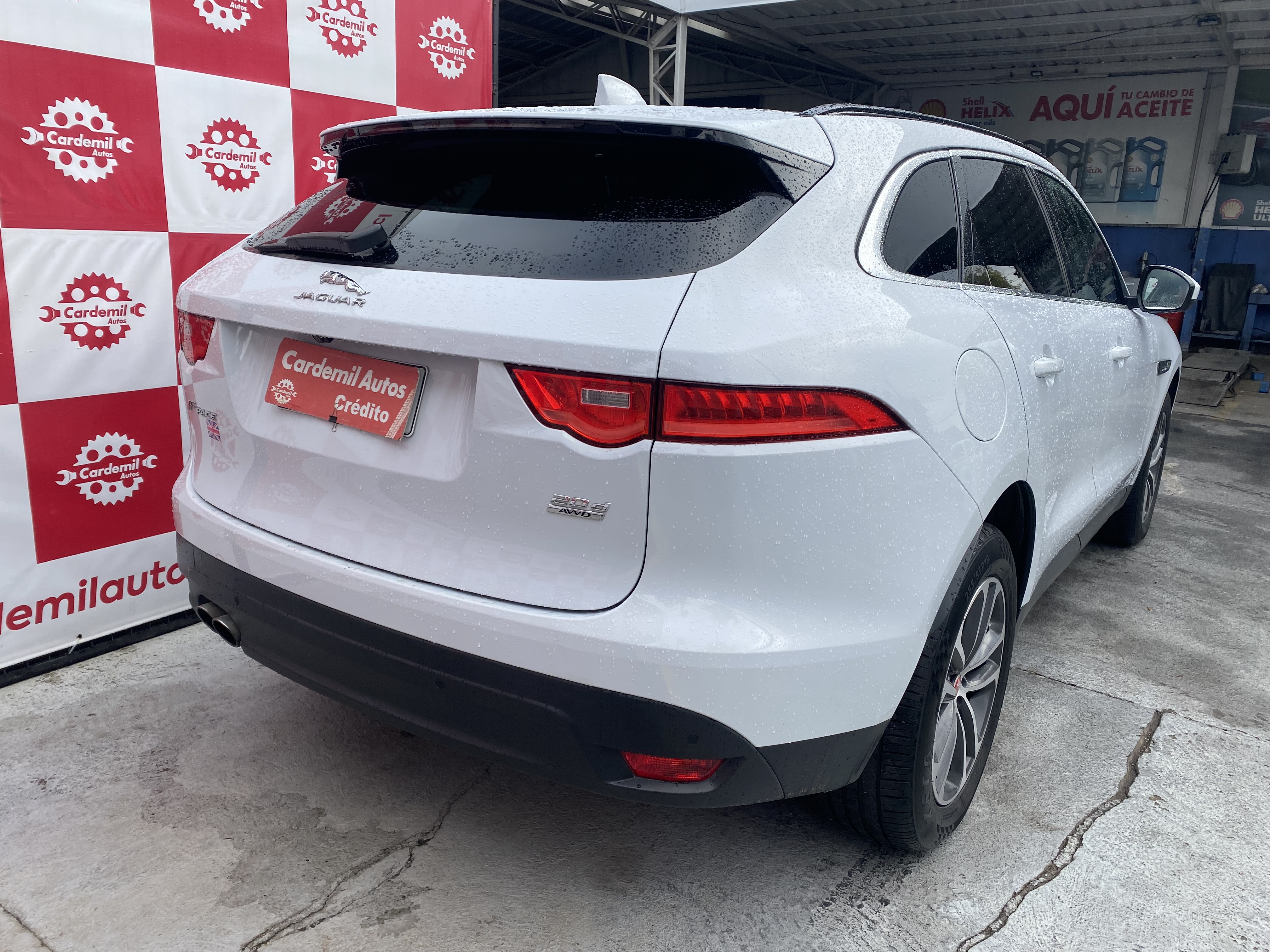 2JAGUAR F-PACE...
