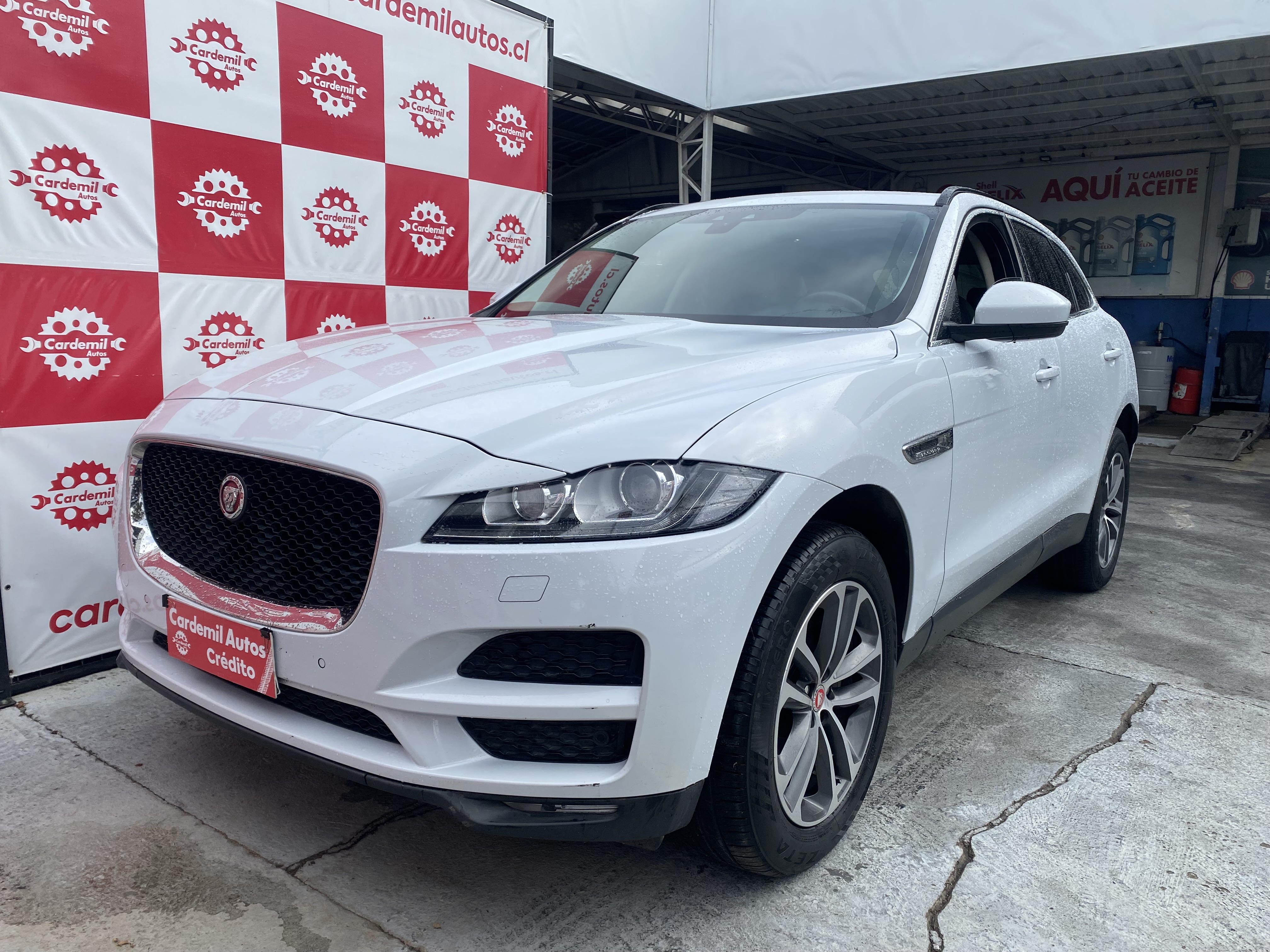 3JAGUAR F-PACE...