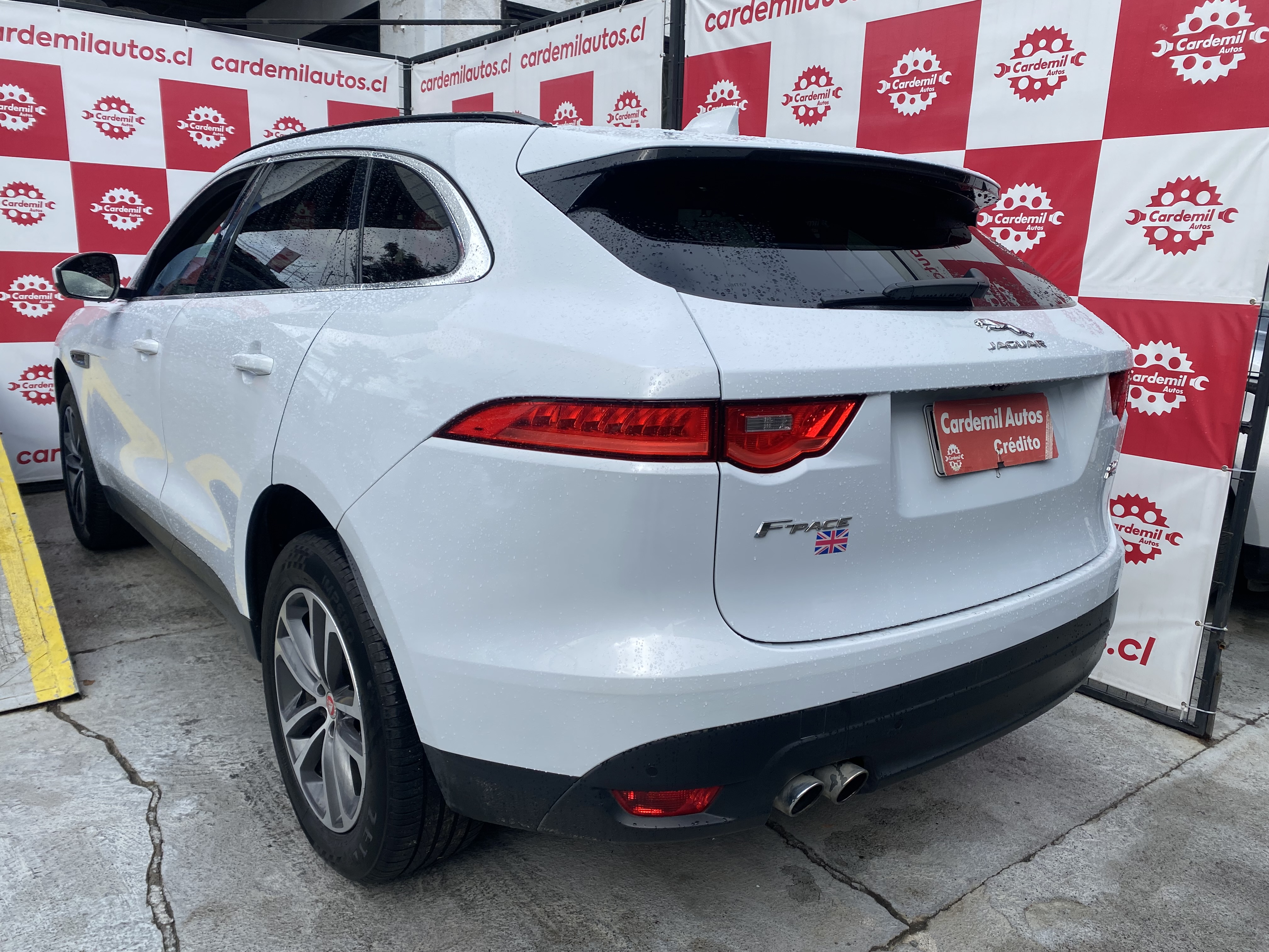 4JAGUAR F-PACE...